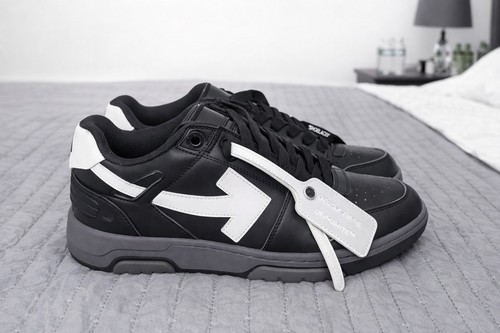 Off white out office black - out, of