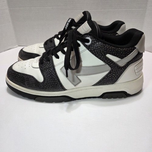 Off white out office black - out, of